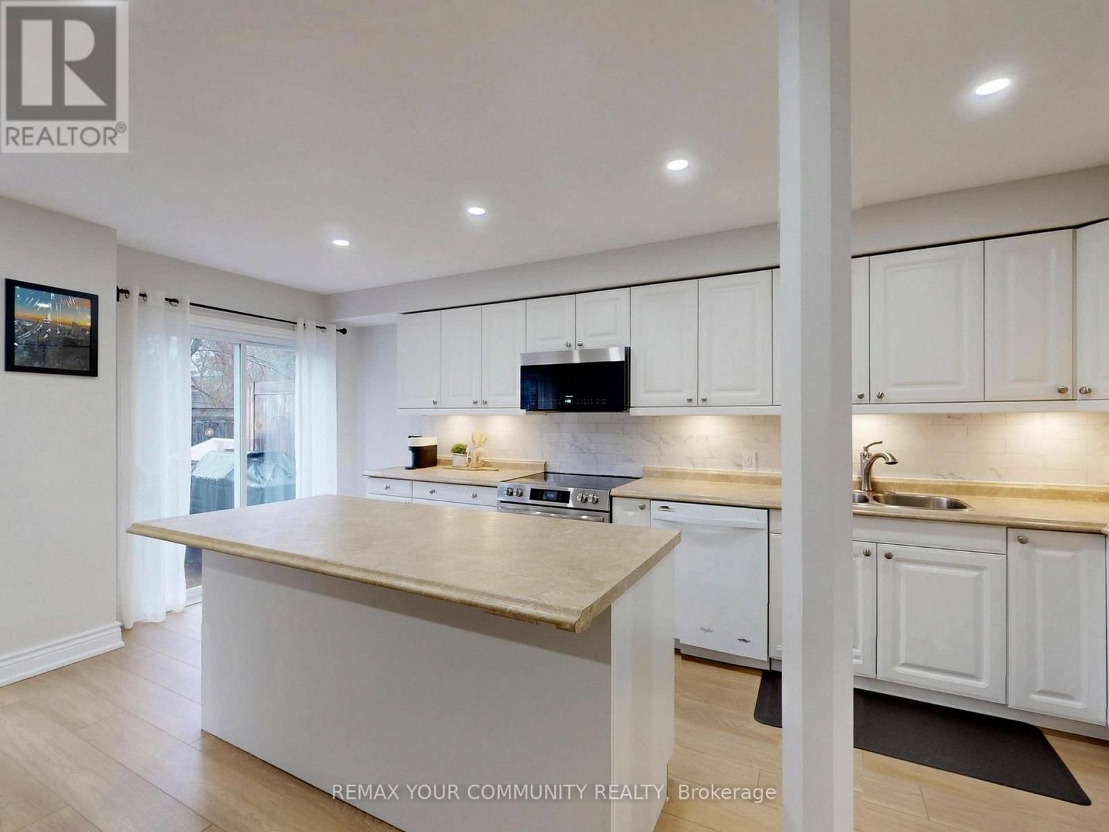 281 FERNDALE DRIVE SOUTH Image 8