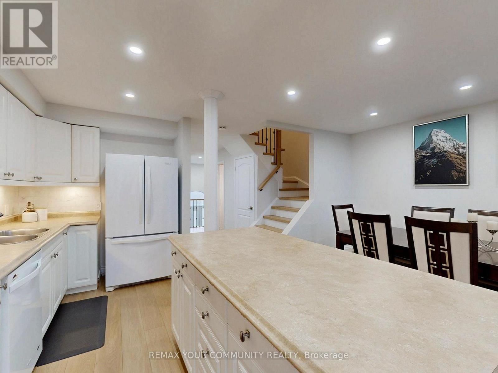 281 FERNDALE DRIVE SOUTH Image 9