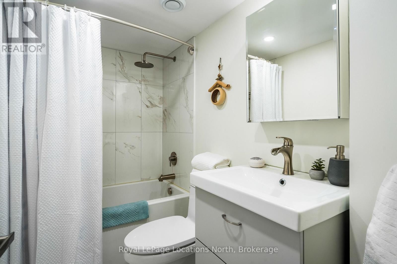 901 - 24 RAMBLINGS WAY Image 19