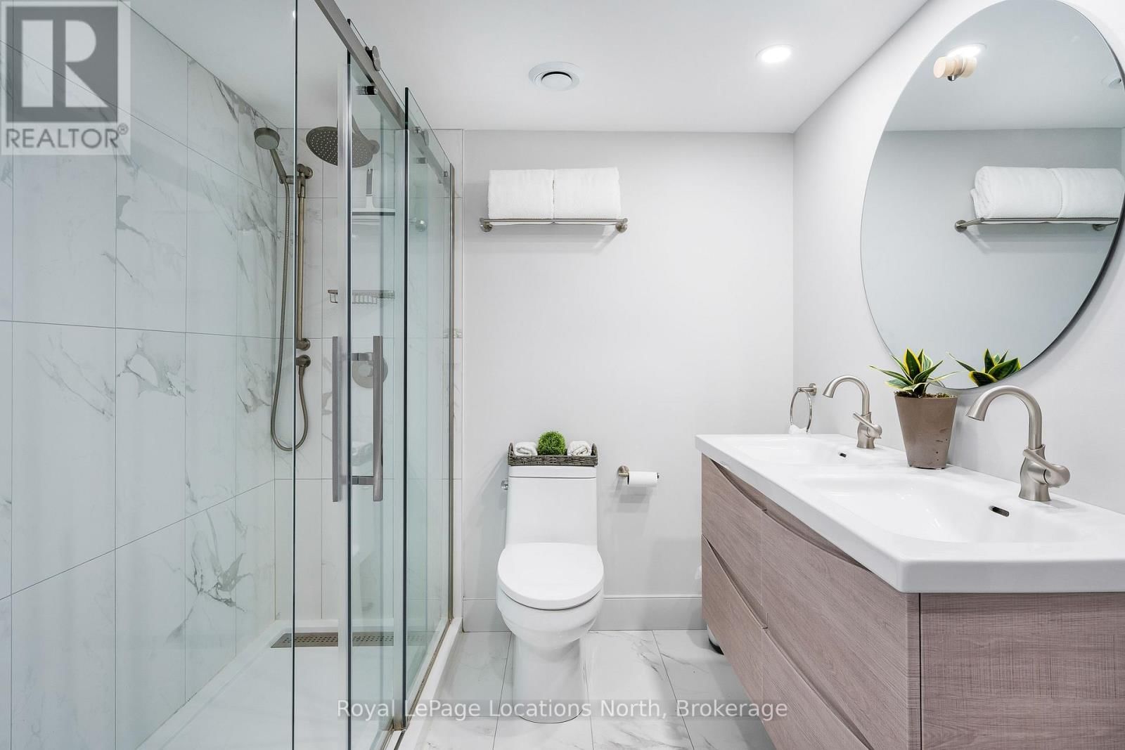 901 - 24 RAMBLINGS WAY Image 23