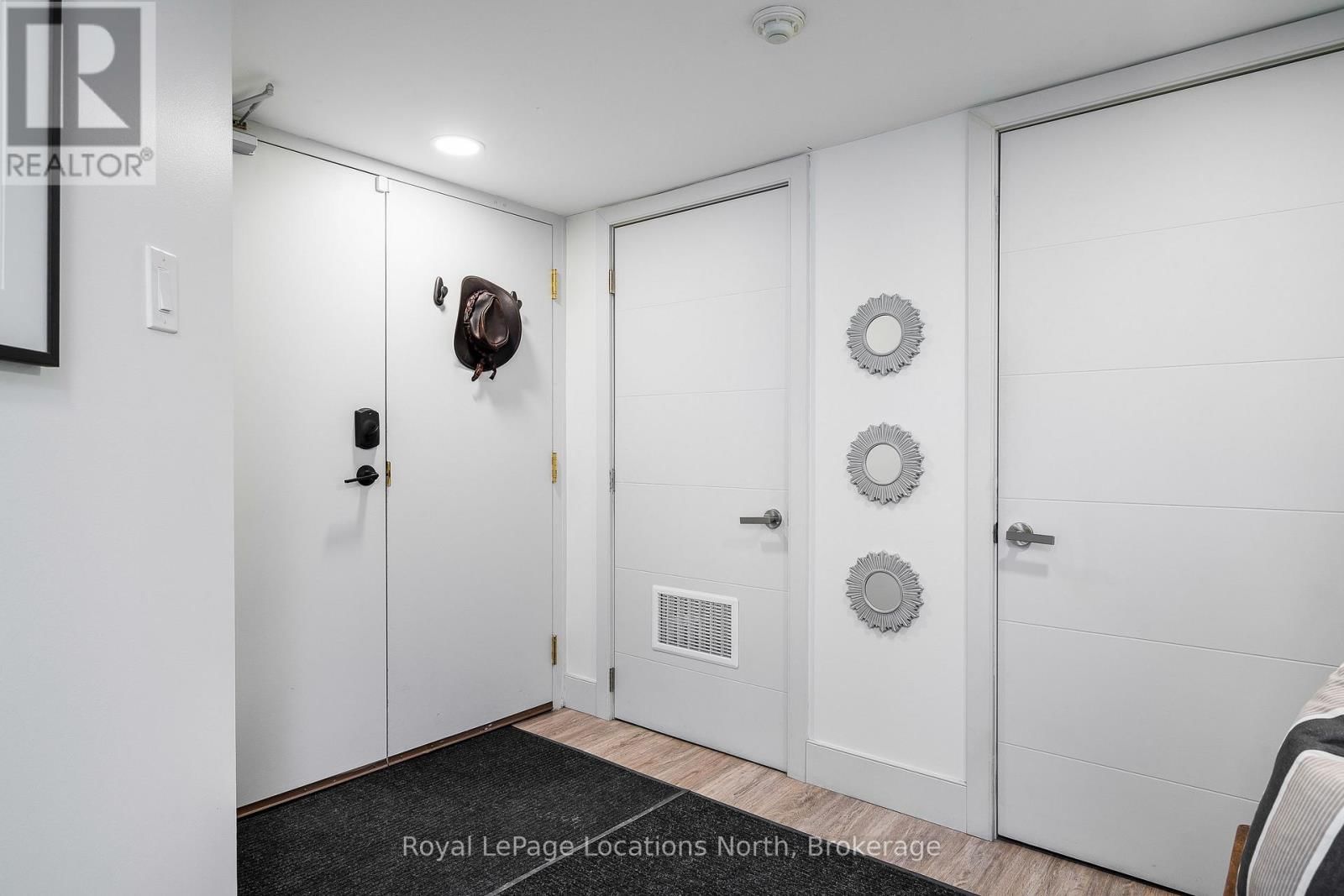 901 - 24 RAMBLINGS WAY Image 3