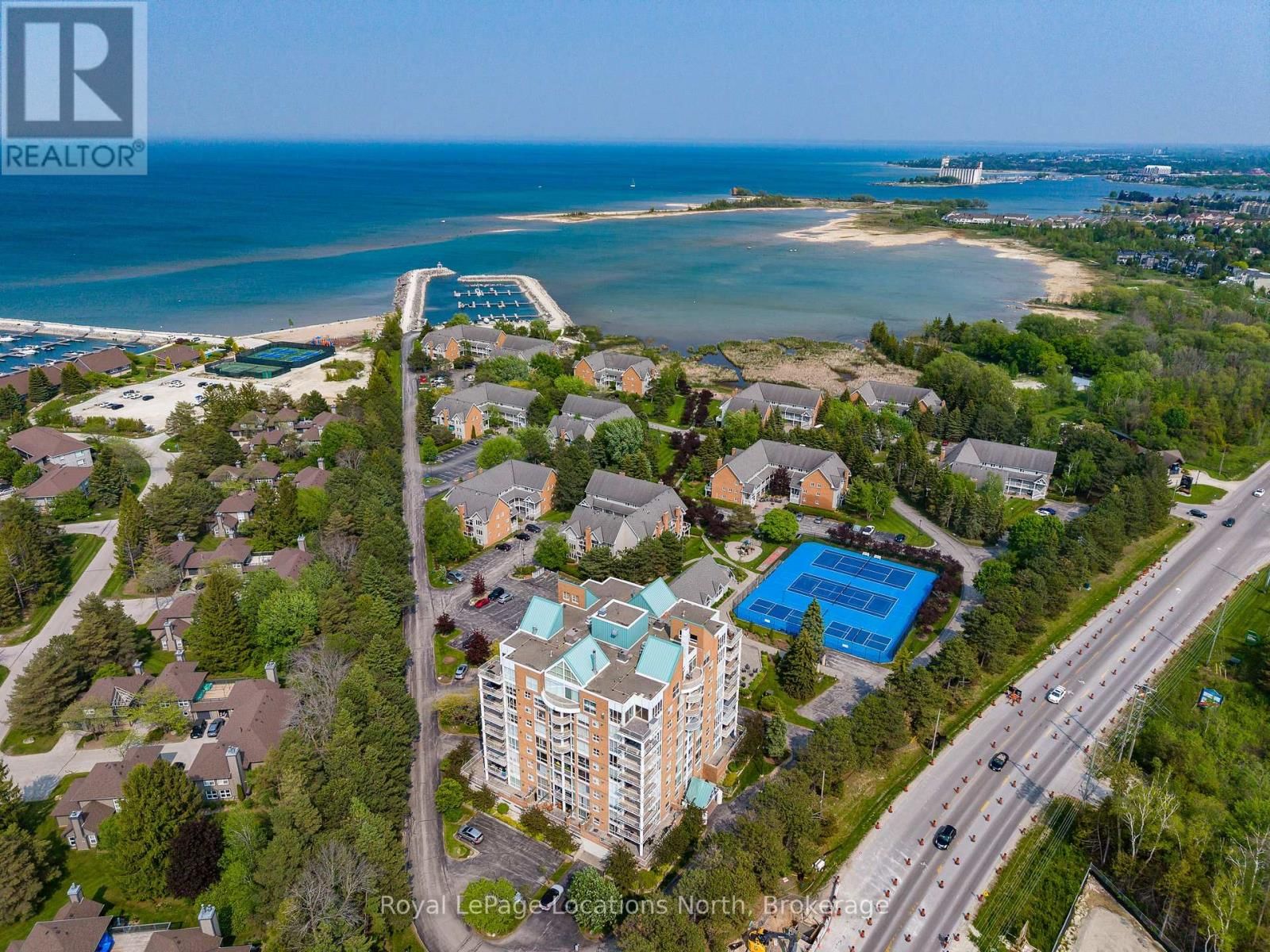 901 - 24 RAMBLINGS WAY Image 32