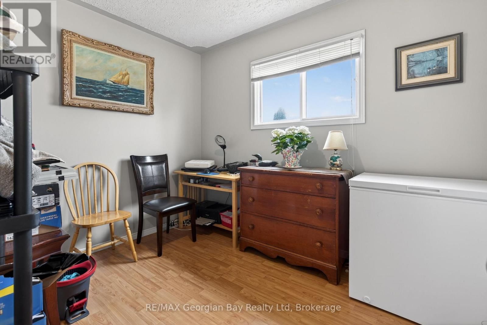 19 MERCER CRESCENT Image 12