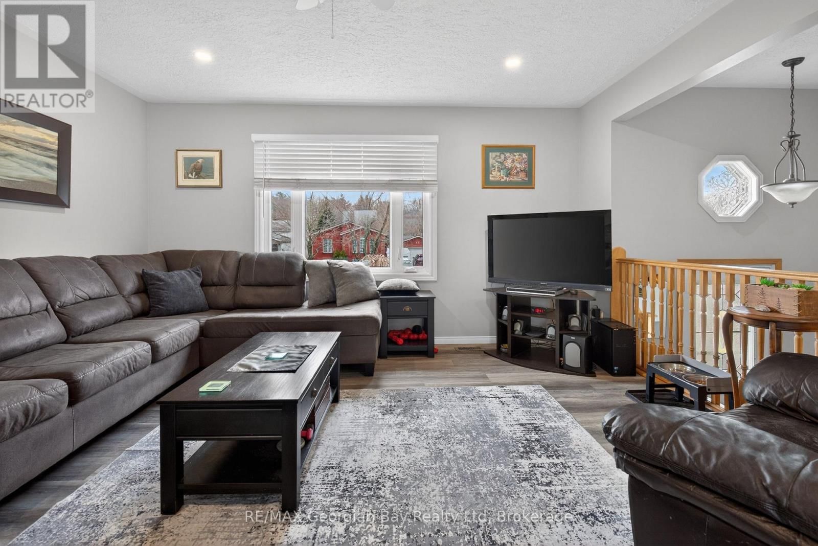 19 MERCER CRESCENT Image 5