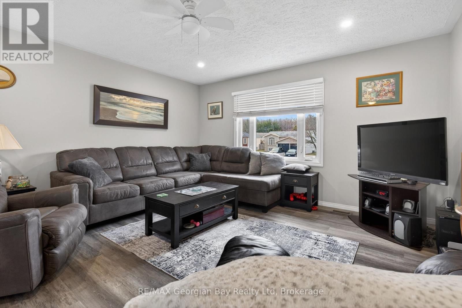 19 MERCER CRESCENT Image 6