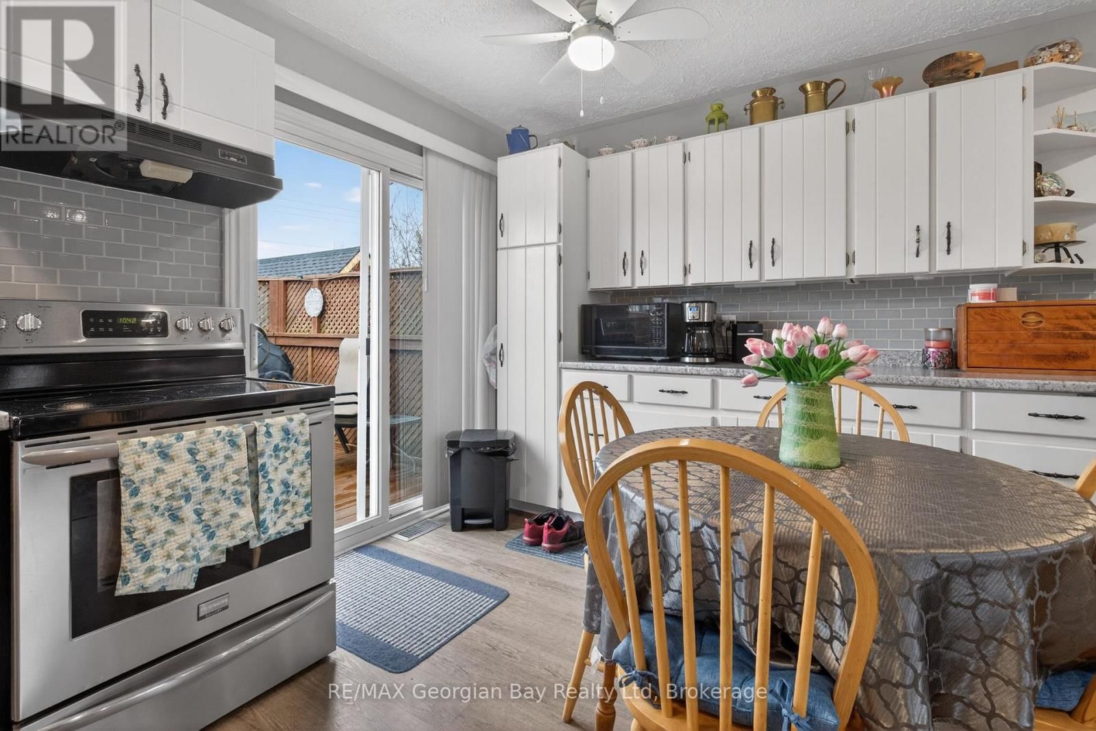 19 MERCER CRESCENT Image 8