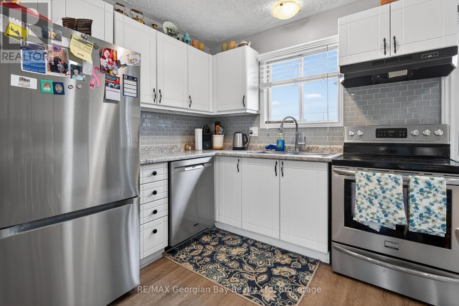 19 MERCER CRESCENT Image 9