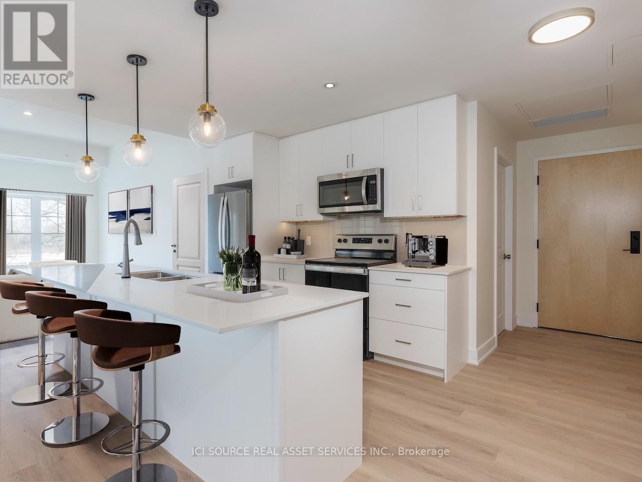 212 - 121 MARY STREET Image 1