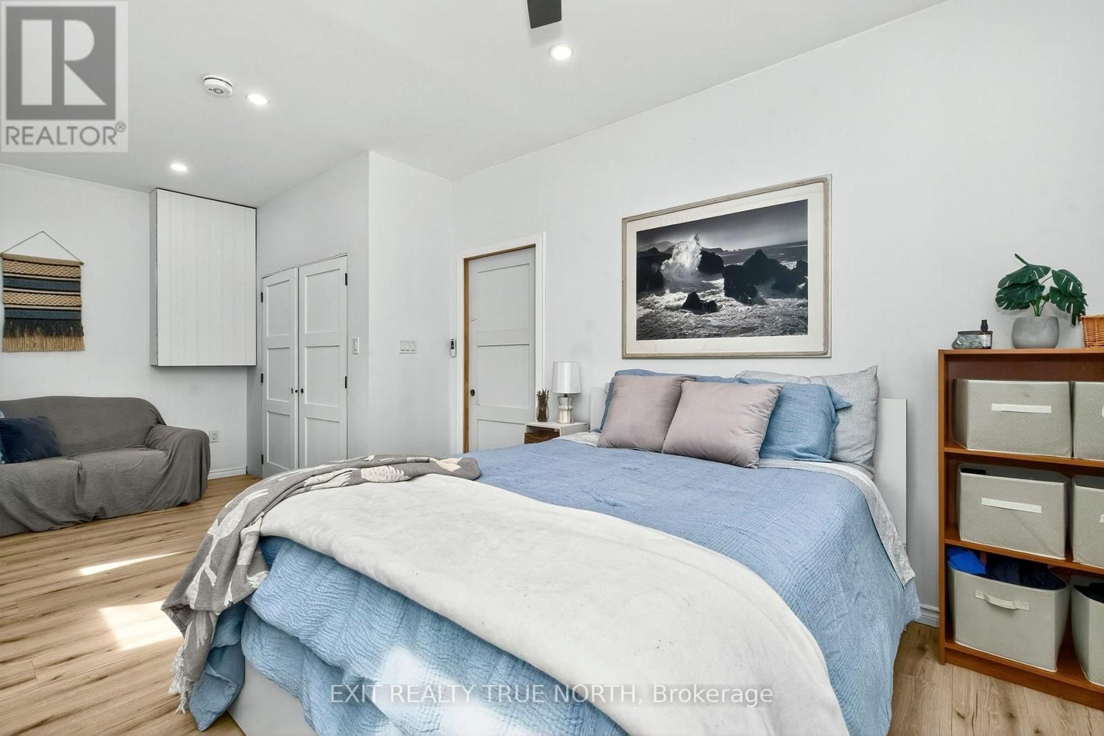 19 VIC'S ROAD Image 11