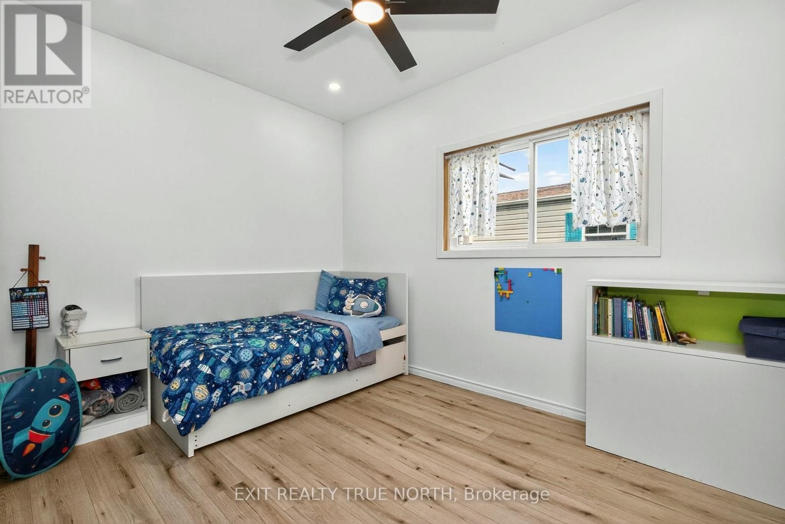 19 VIC'S ROAD Image 12