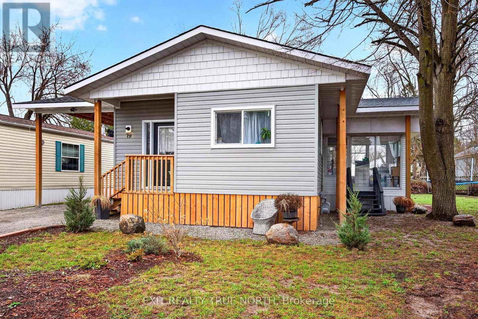 19 VIC'S ROAD Image 2