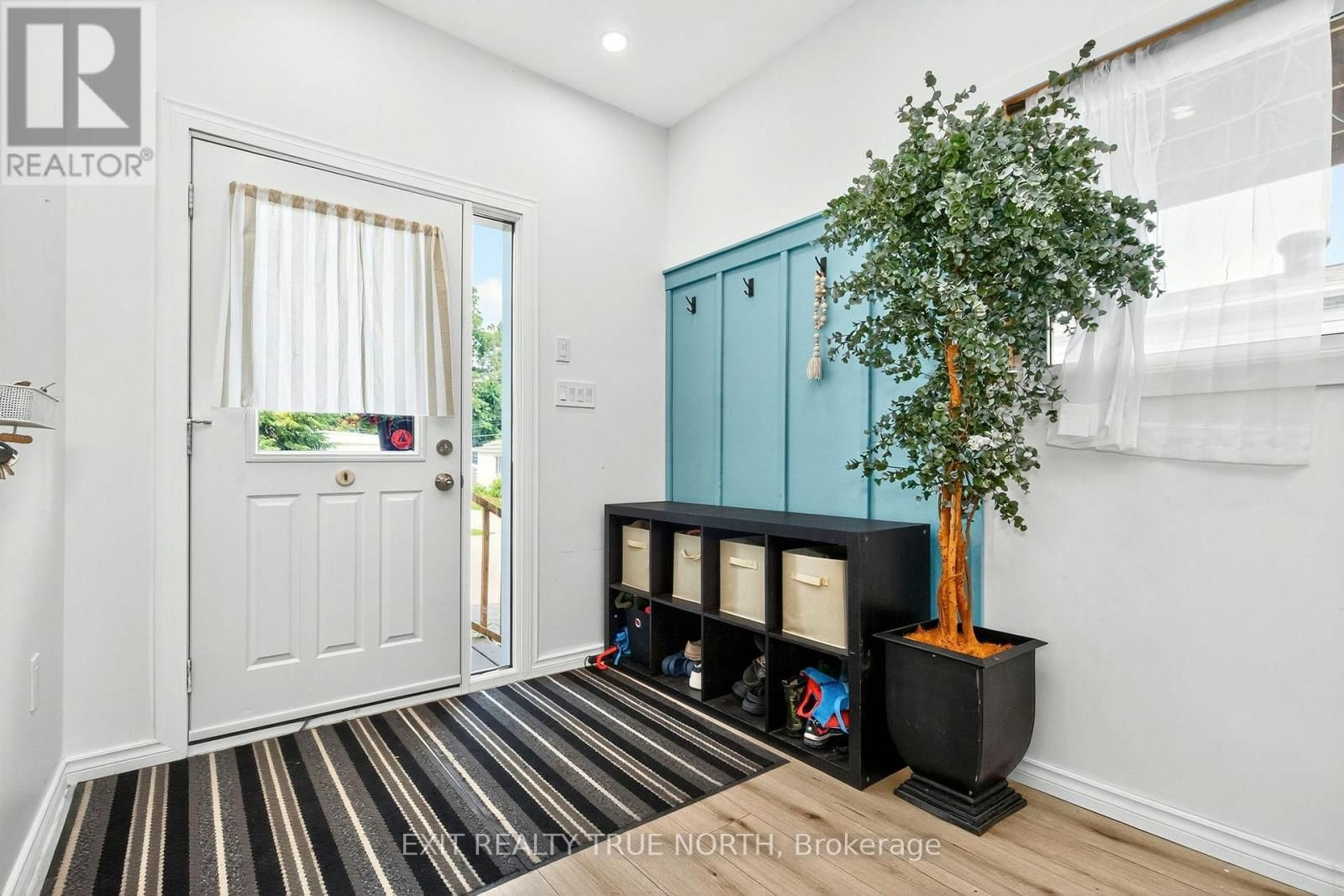 19 VIC'S ROAD Image 3