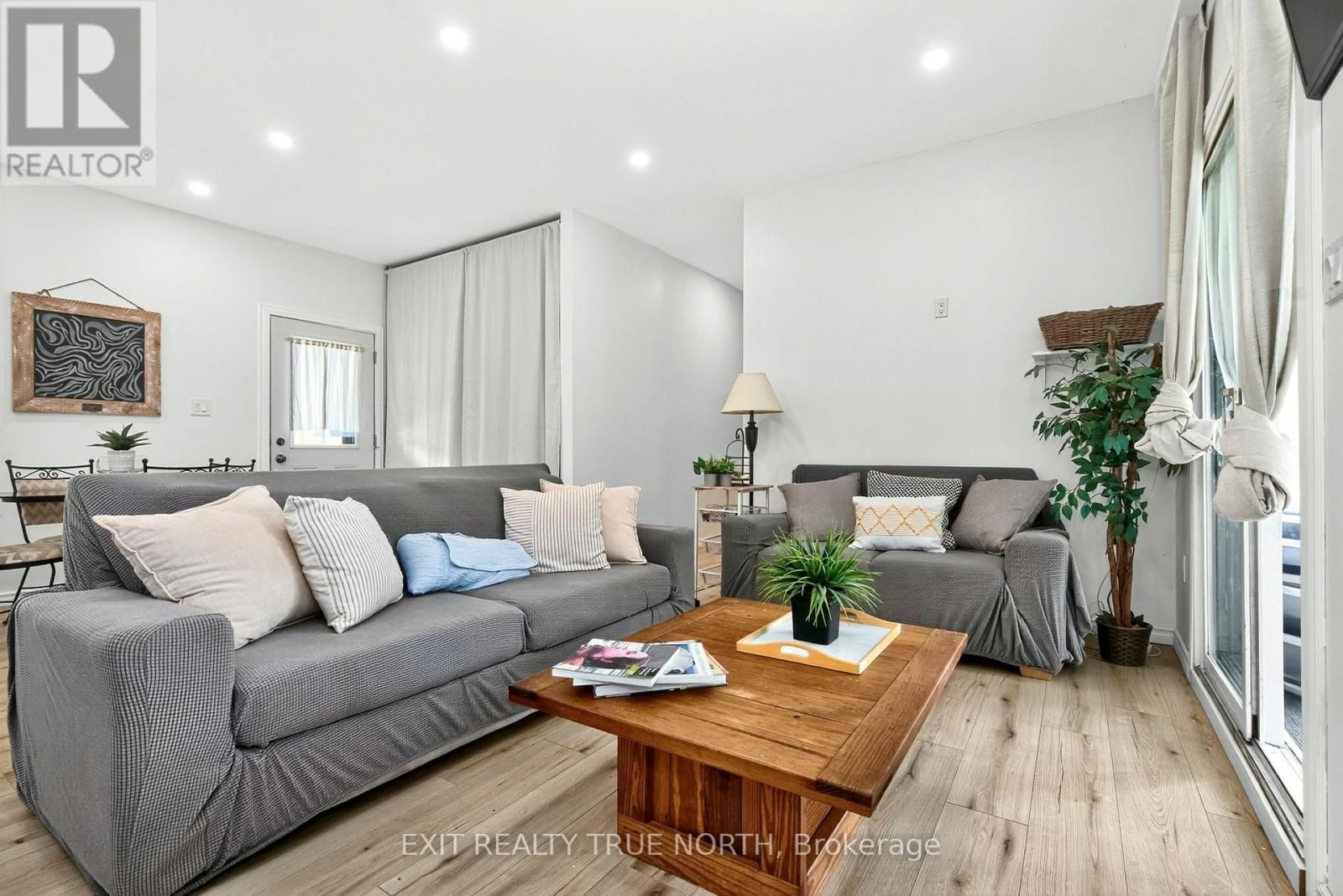 19 VIC'S ROAD Image 6