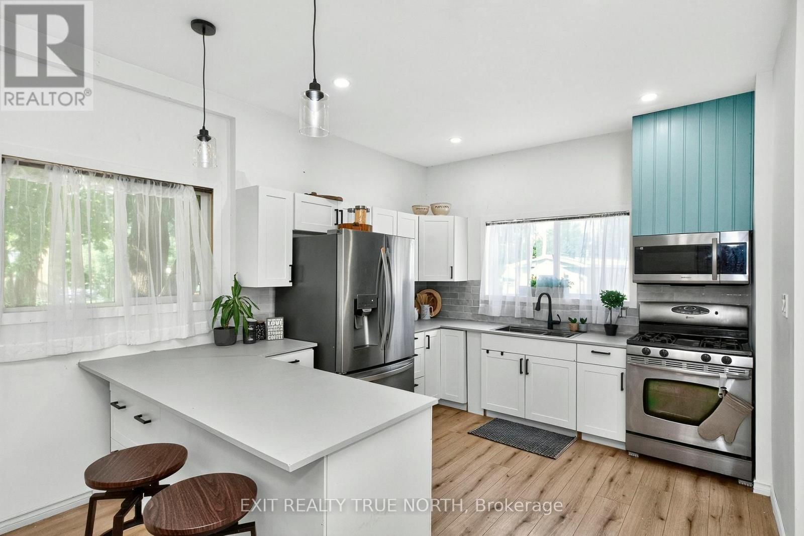 19 VIC'S ROAD Image 9