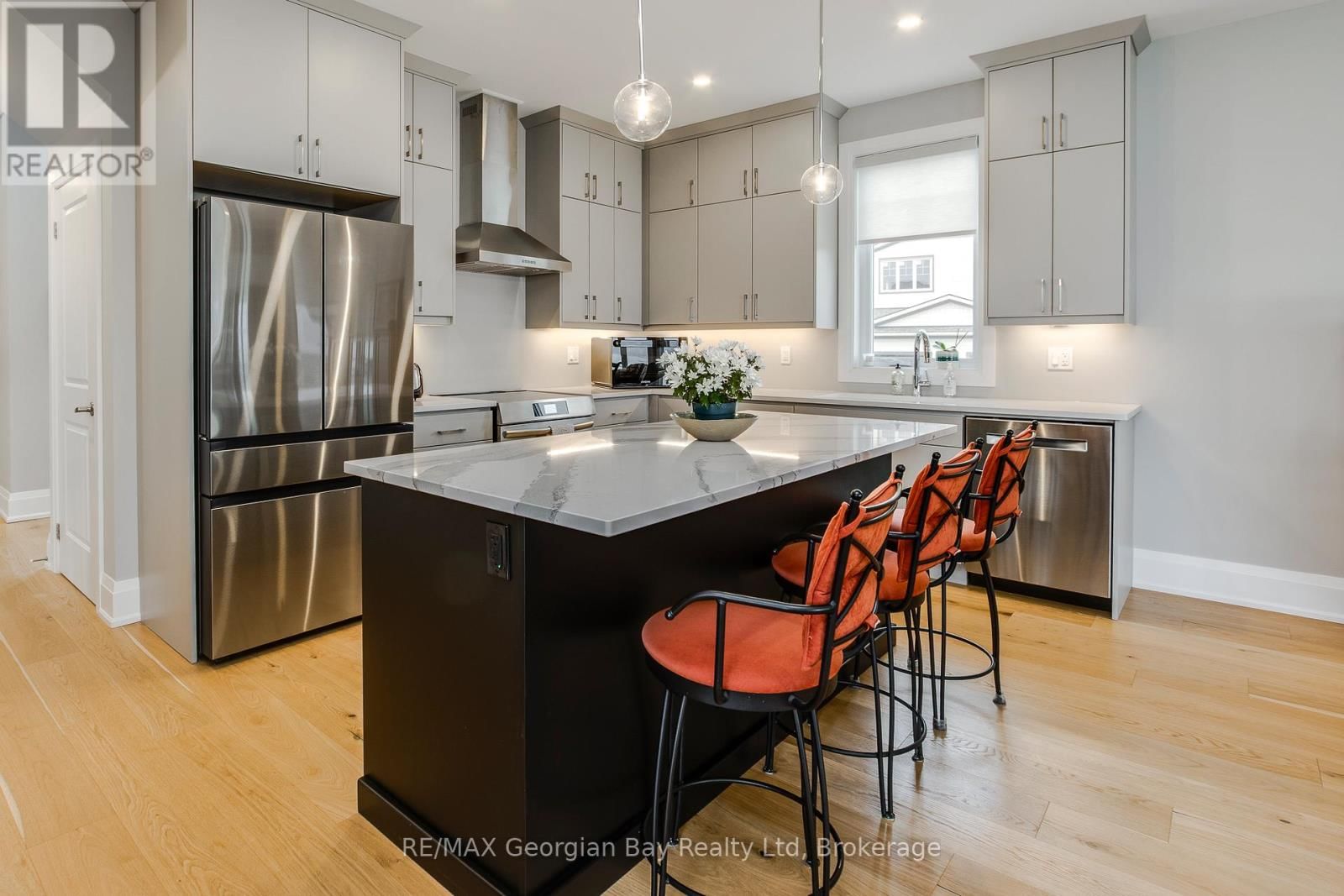 2 MAGAZINE STREET Image 10