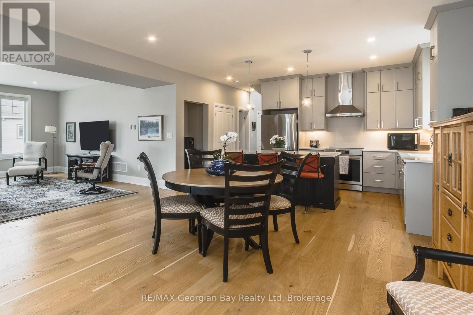 2 MAGAZINE STREET Image 12