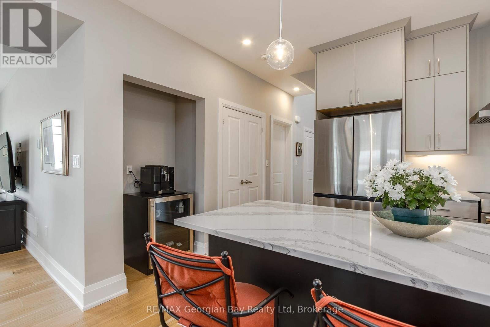 2 MAGAZINE STREET Image 16