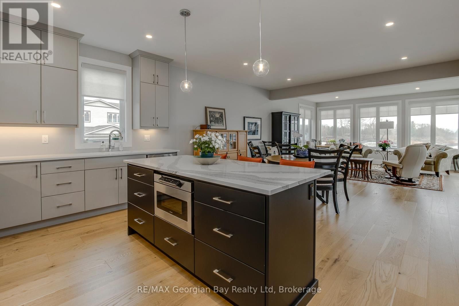 2 MAGAZINE STREET Image 7