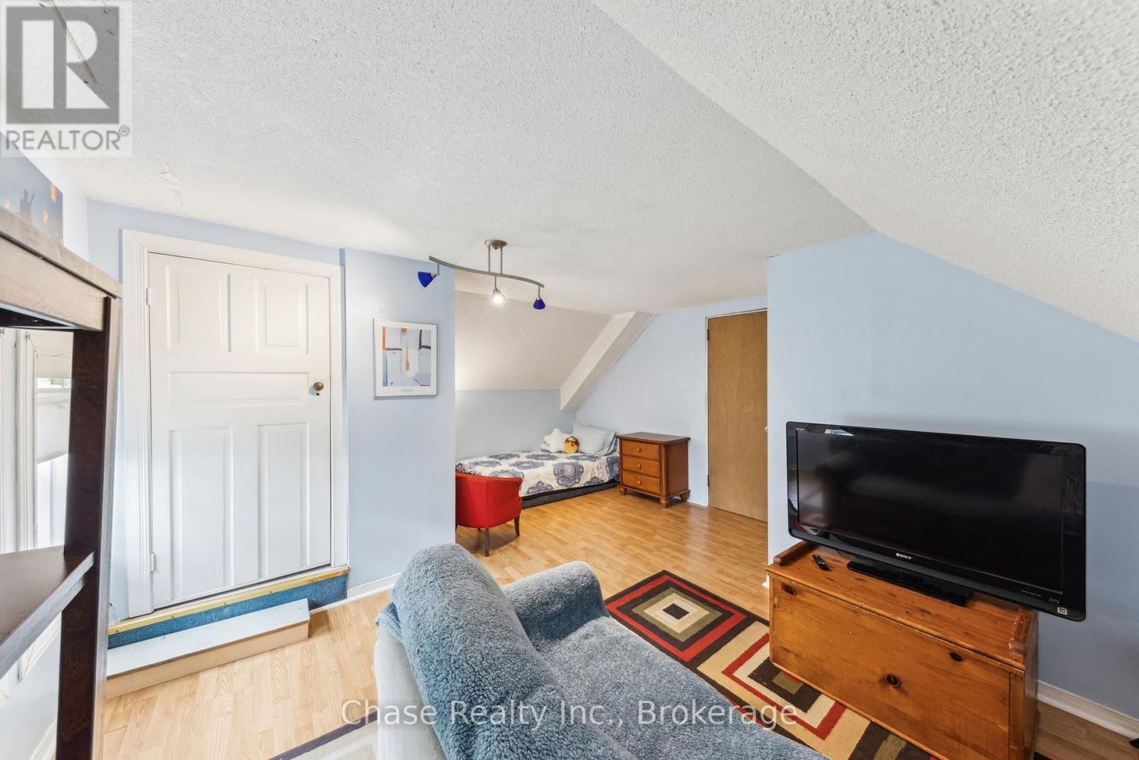 746 SIXTH AVENUE Image 23