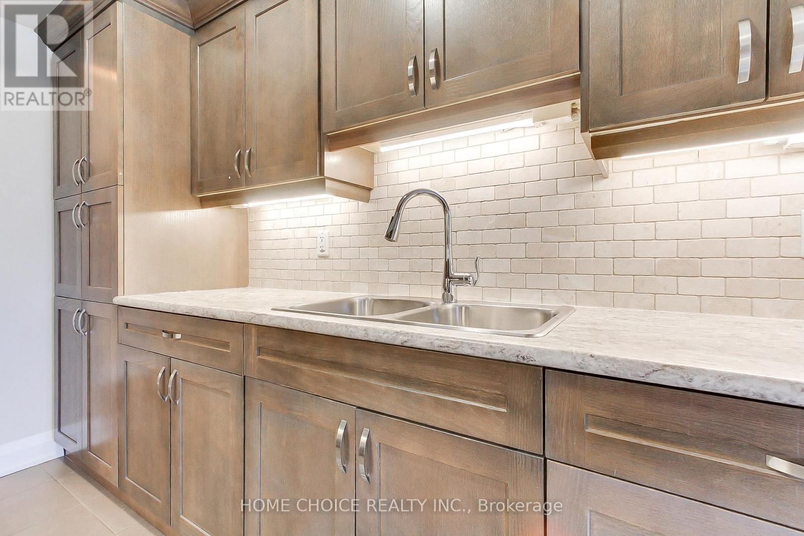 301 - 720 YONGE STREET EAST Image 17