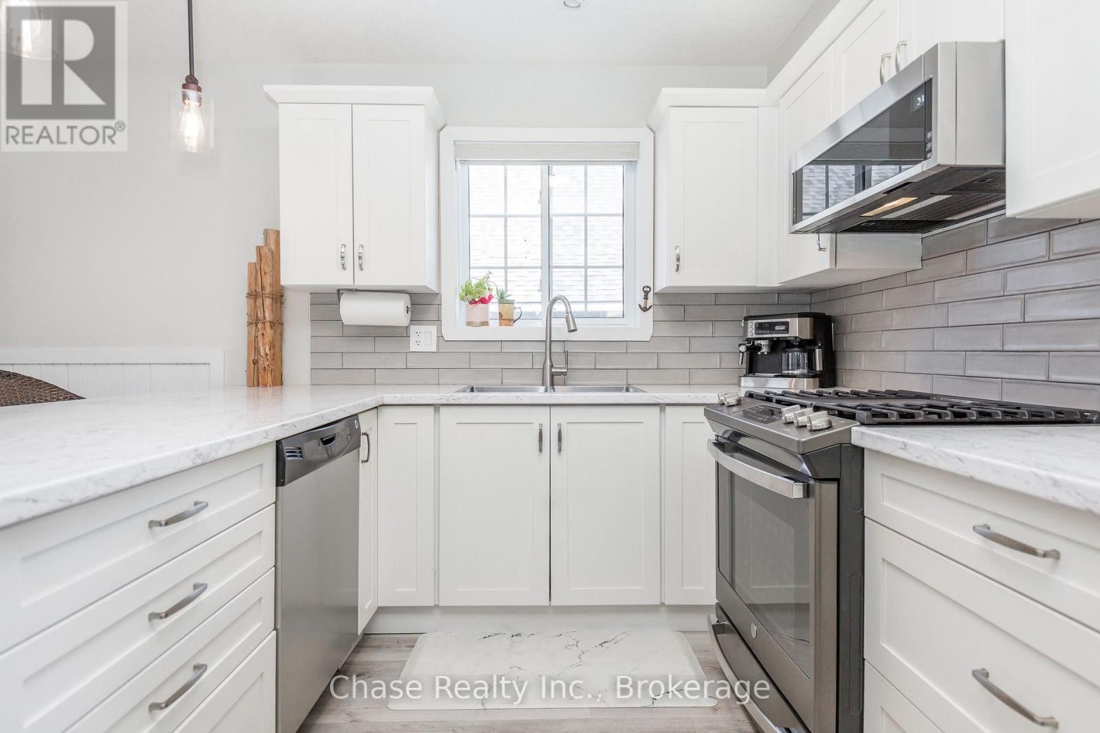 42 MADAWASKA TRAIL Image 8