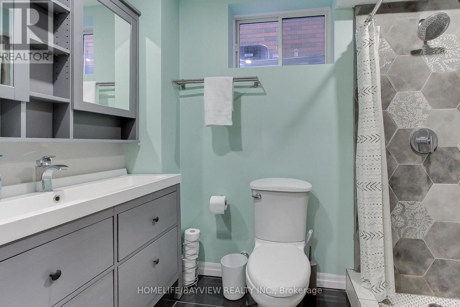 35 BOOTH LANE Image 28