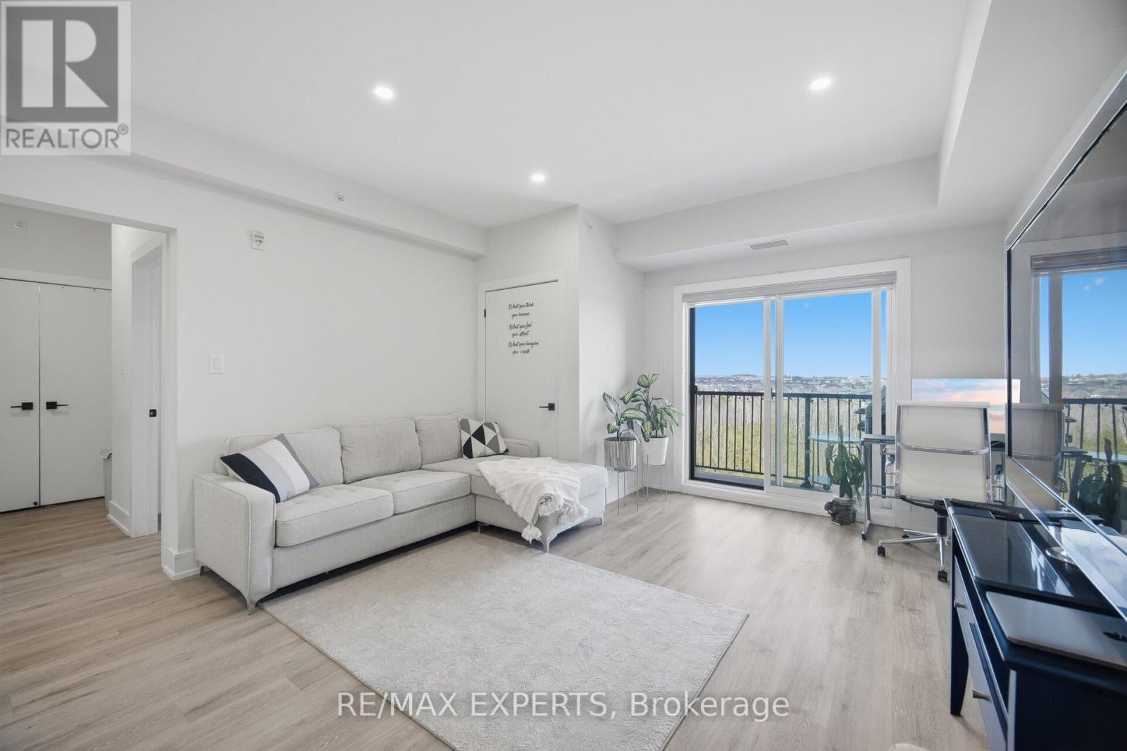 605 - 10 CULINARY LANE Image 14