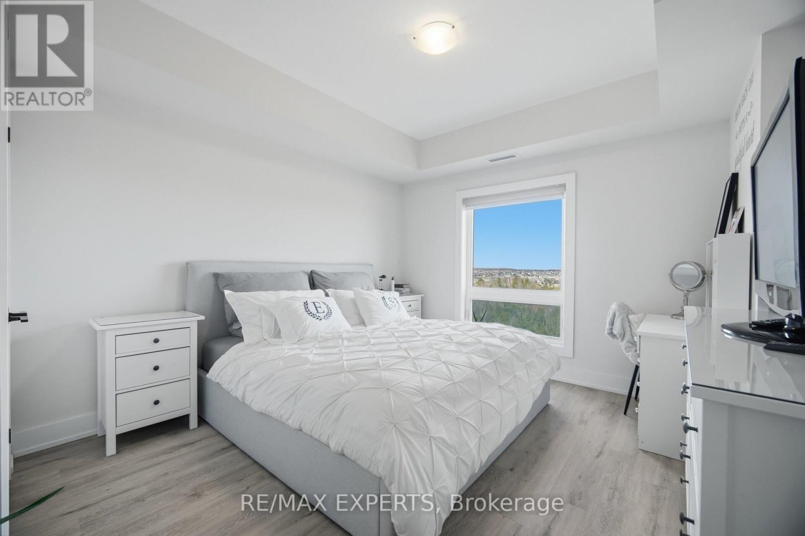 605 - 10 CULINARY LANE Image 15