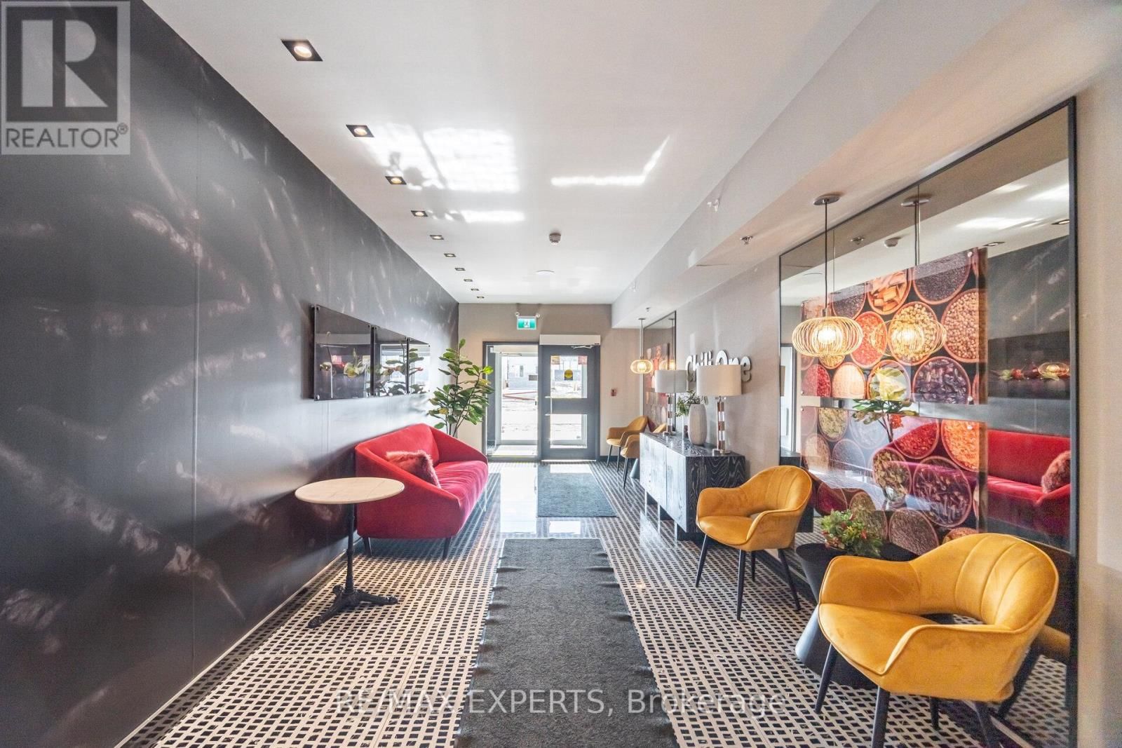 605 - 10 CULINARY LANE Image 3