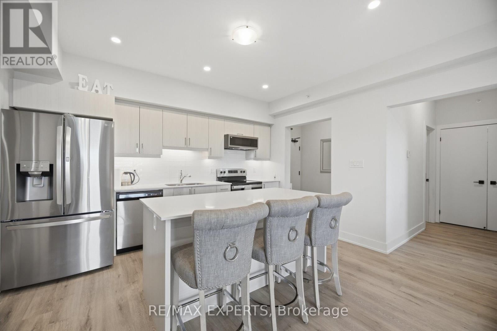 605 - 10 CULINARY LANE Image 6