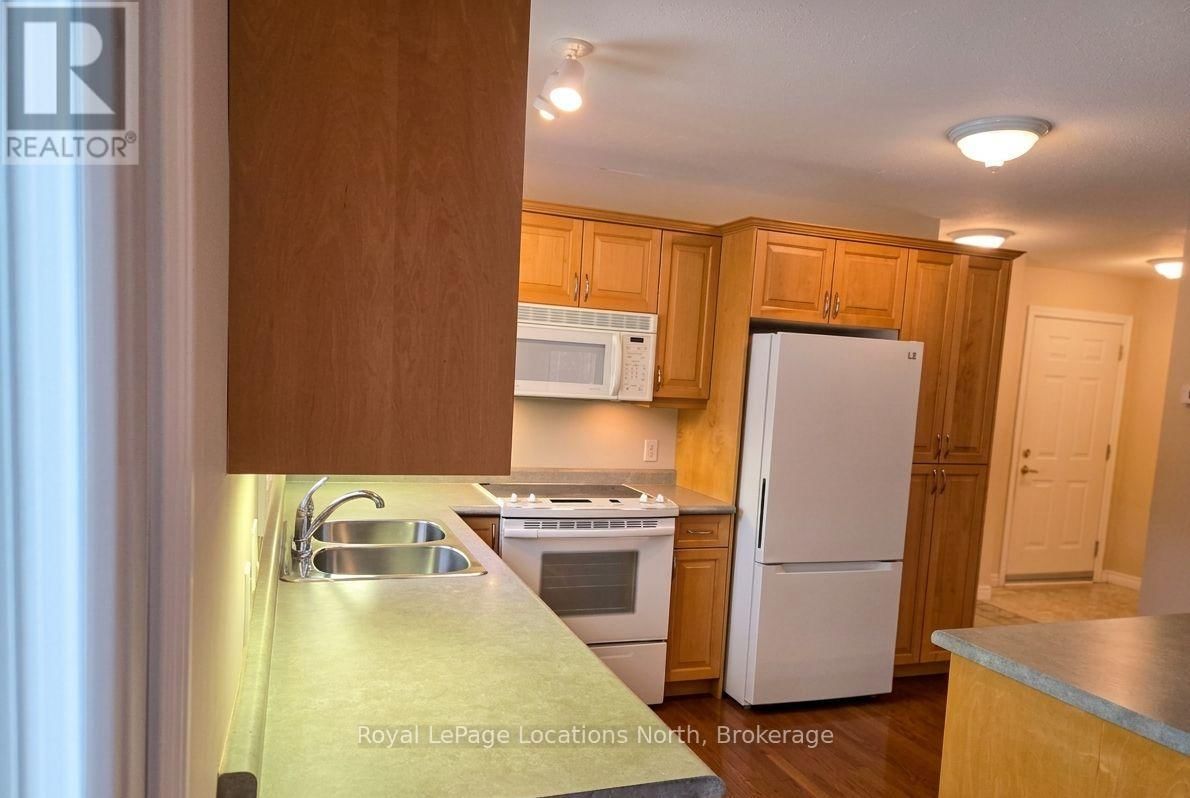 23 - 275 HURON STREET Image 12