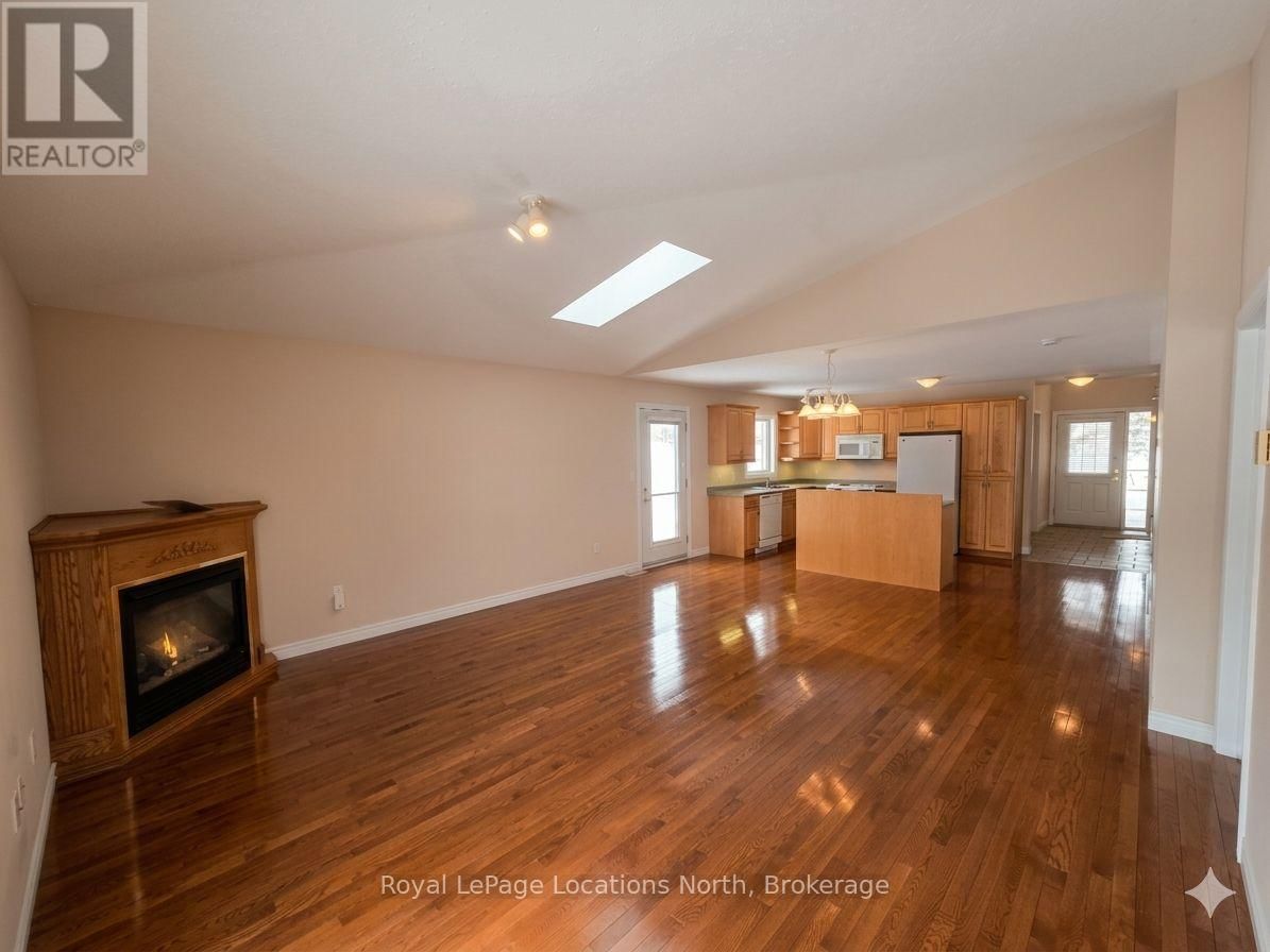 23 - 275 HURON STREET Image 13