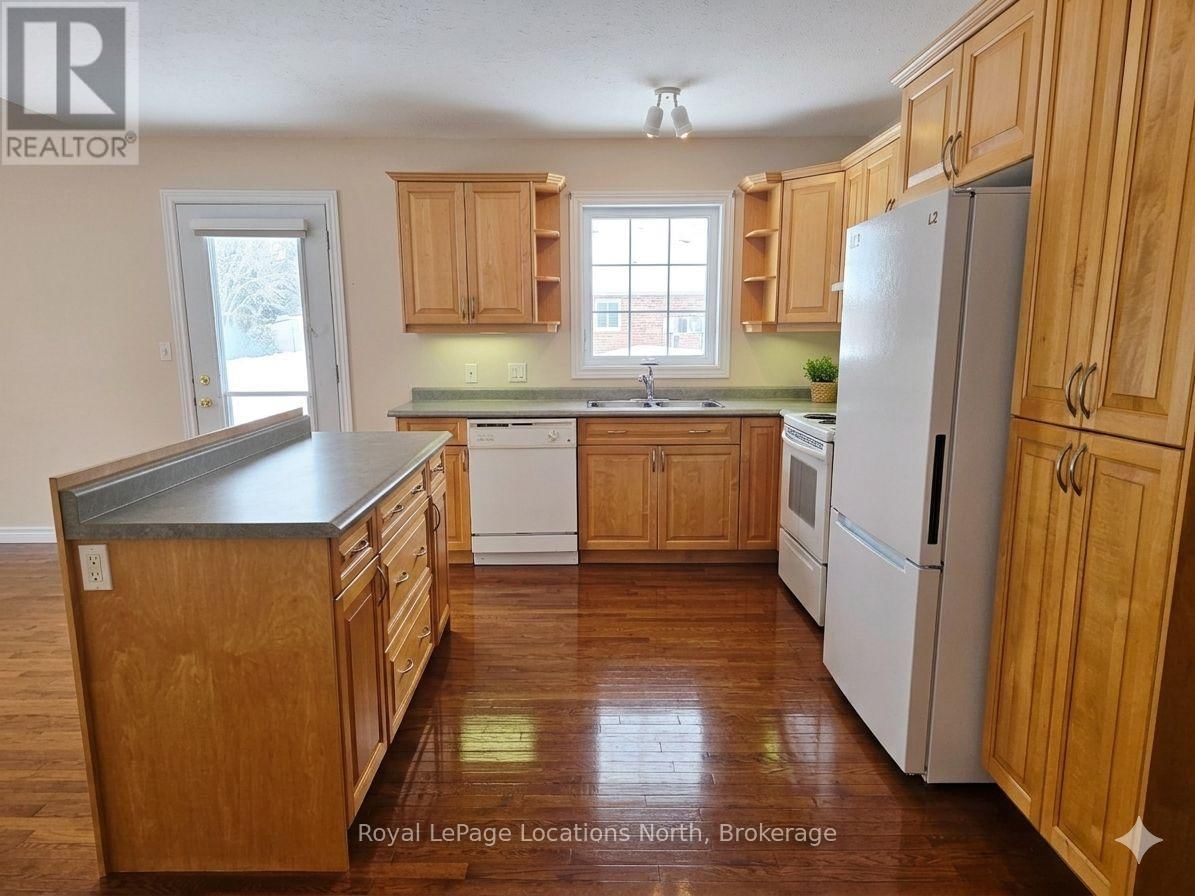 23 - 275 HURON STREET Image 14