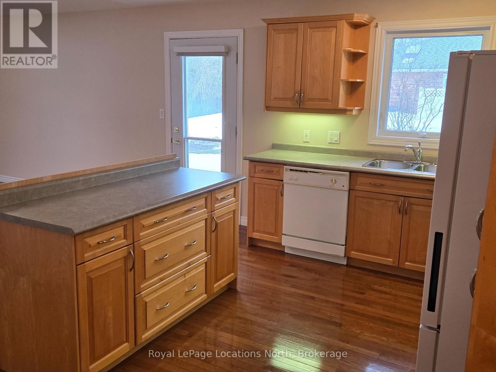 23 - 275 HURON STREET Image 15