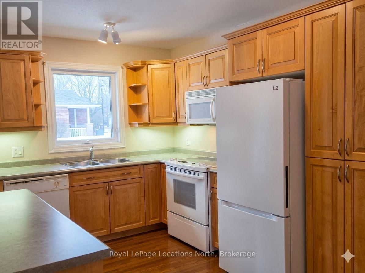 23 - 275 HURON STREET Image 16