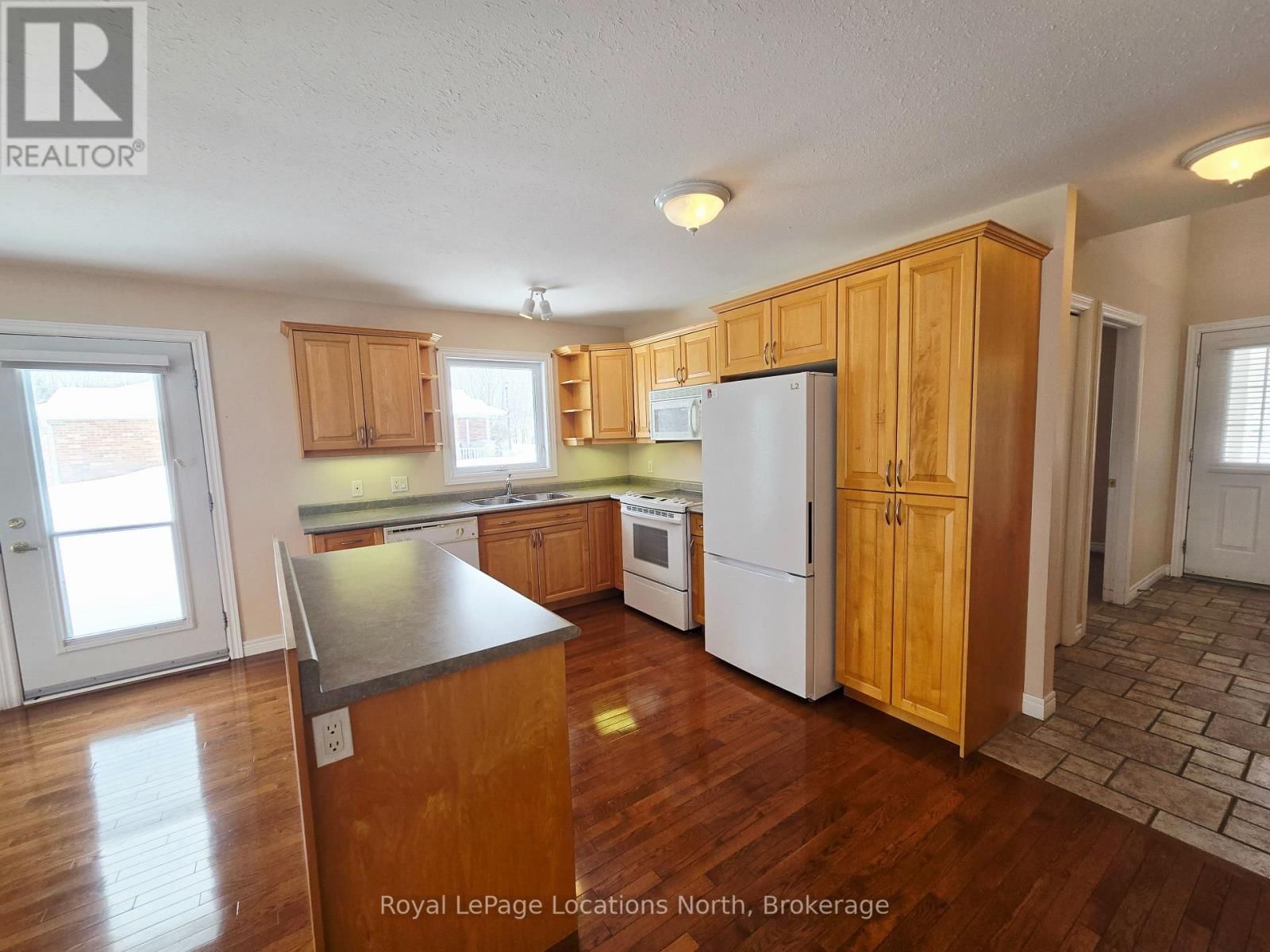 23 - 275 HURON STREET Image 17