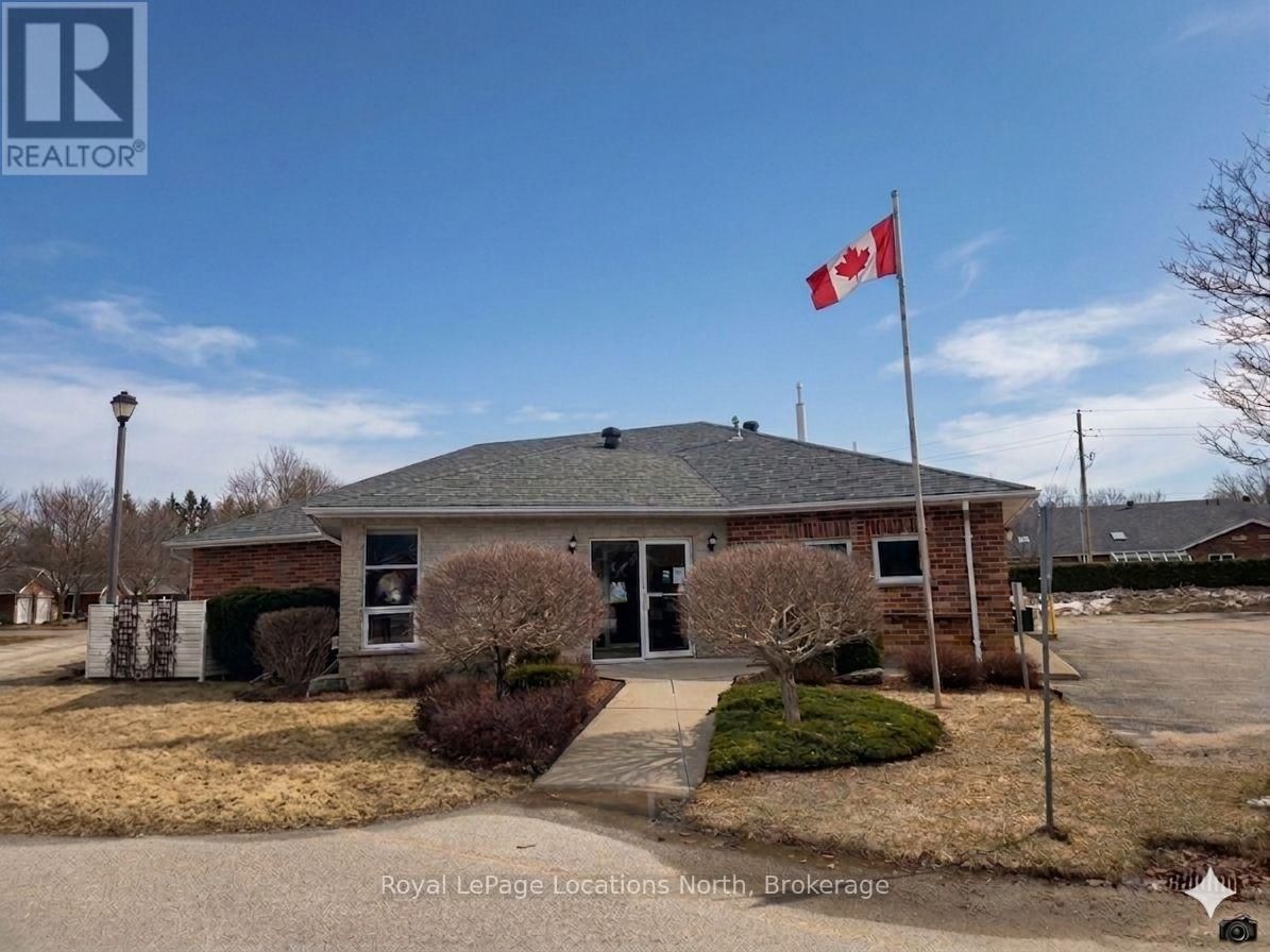 23 - 275 HURON STREET Image 32