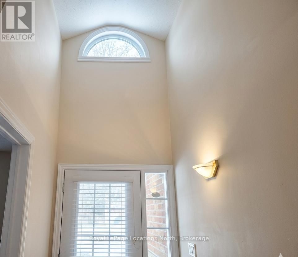 23 - 275 HURON STREET Image 8