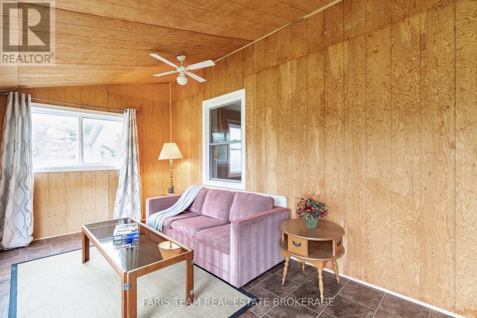 3529 BENNETT AVENUE Image 19