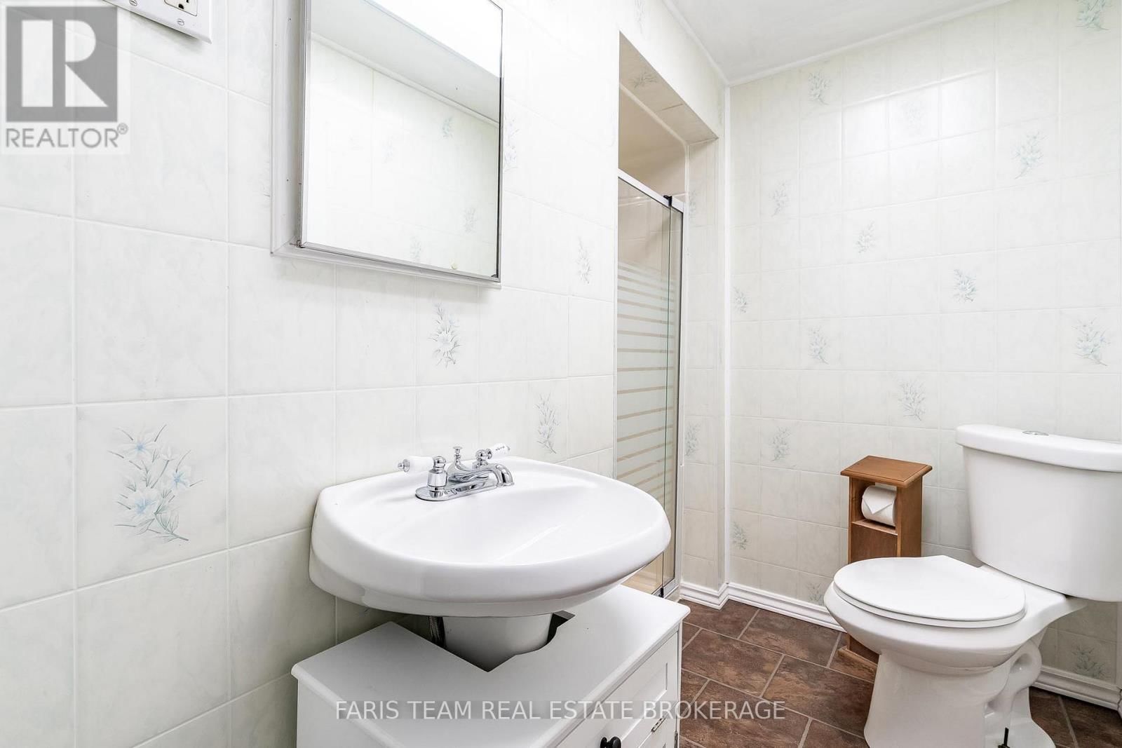 3529 BENNETT AVENUE Image 24