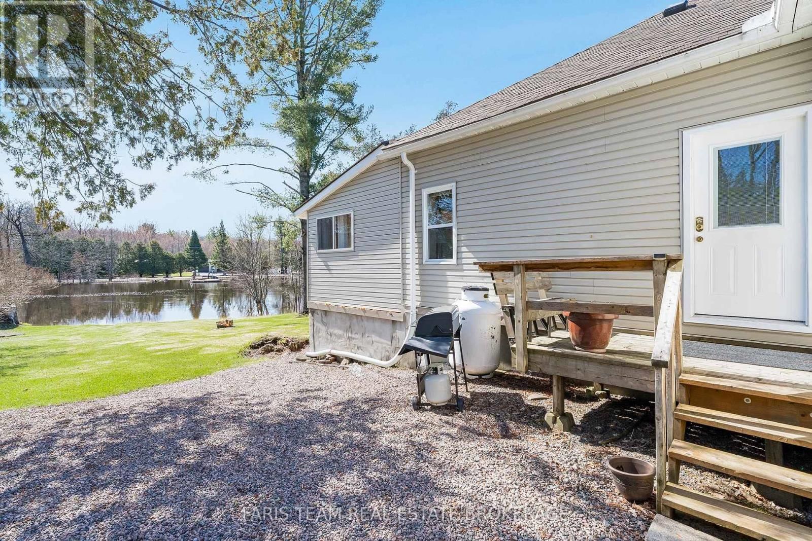 3529 BENNETT AVENUE Image 26