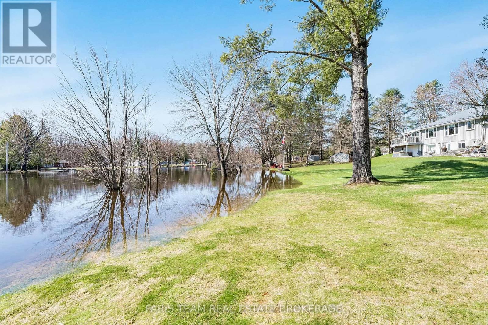 3529 BENNETT AVENUE Image 29