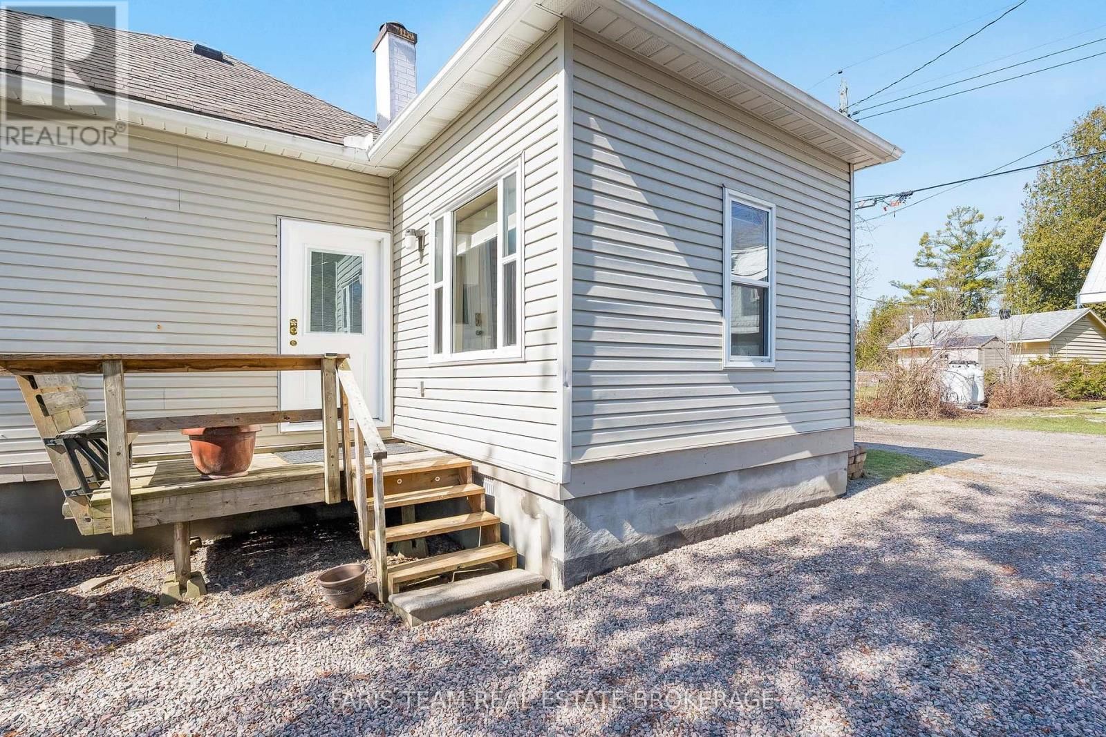 3529 BENNETT AVENUE Image 3