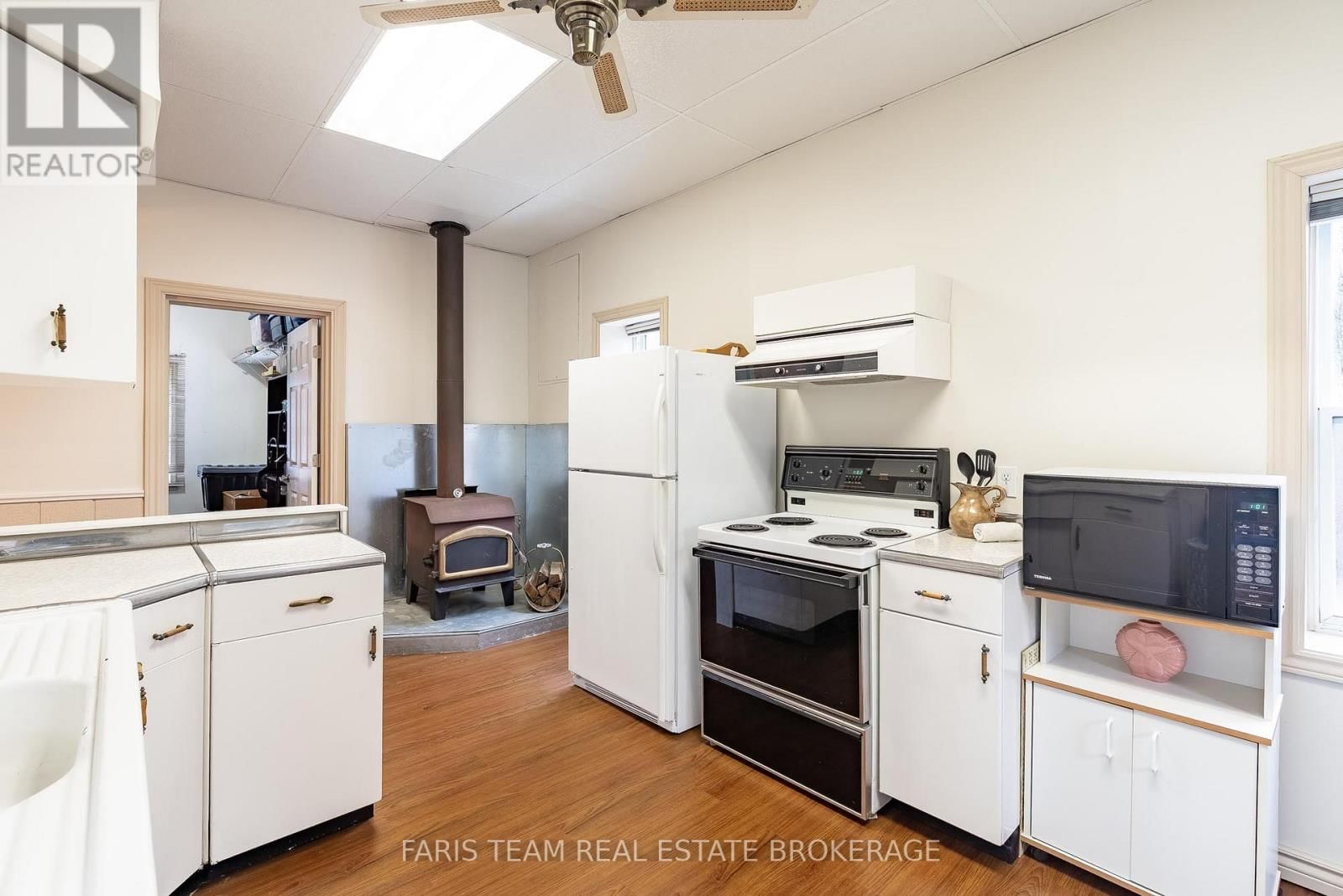 3529 BENNETT AVENUE Image 8