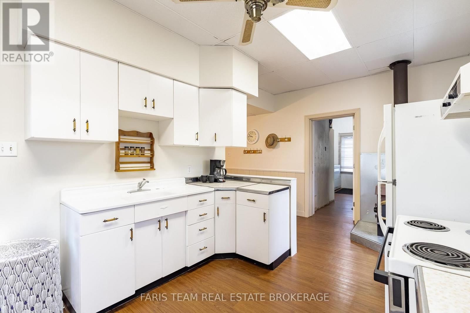 3529 BENNETT AVENUE Image 9