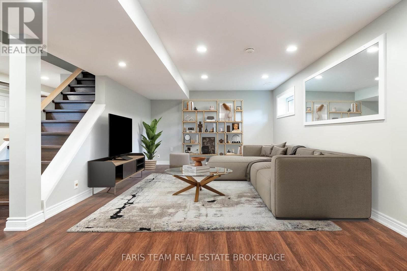 104 KNOX ROAD EAST Image 32