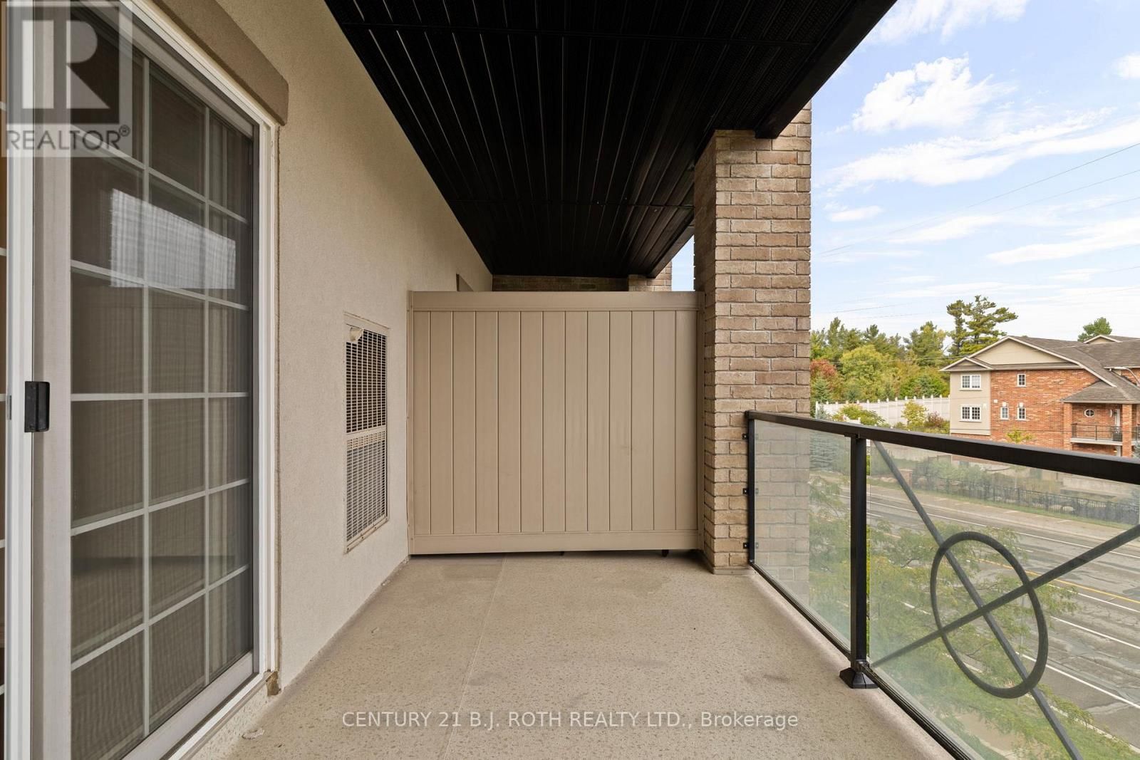 204 - 40 FERNDALE DRIVE SOUTH Image 14