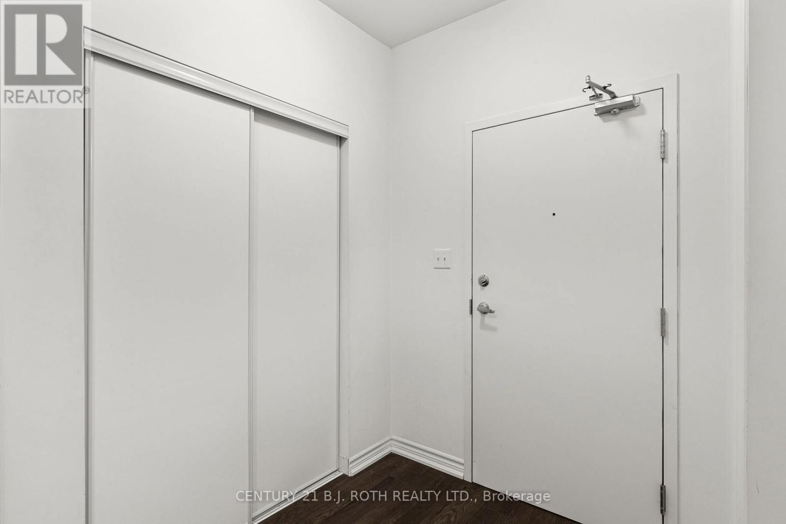 204 - 40 FERNDALE DRIVE SOUTH Image 3