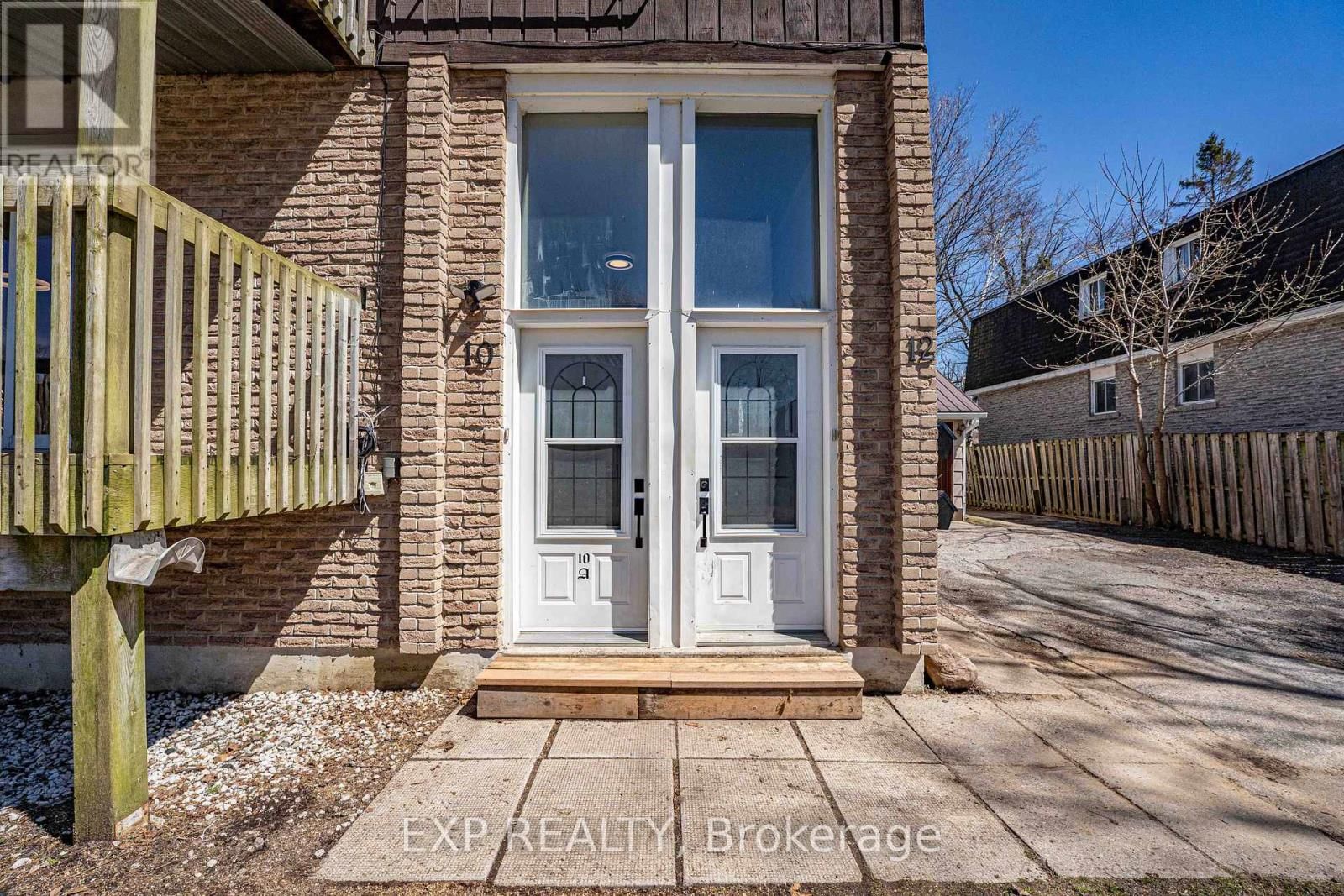 10 KINGS COURT Image 11