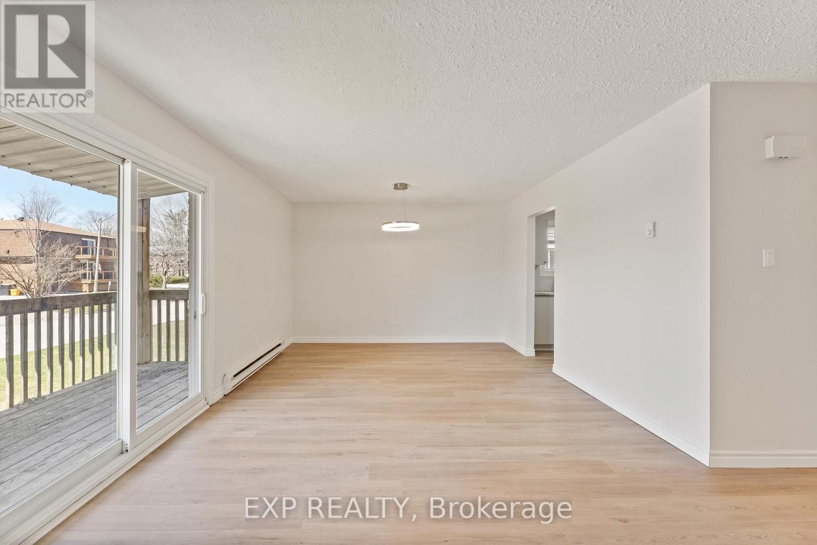 10 KINGS COURT Image 3